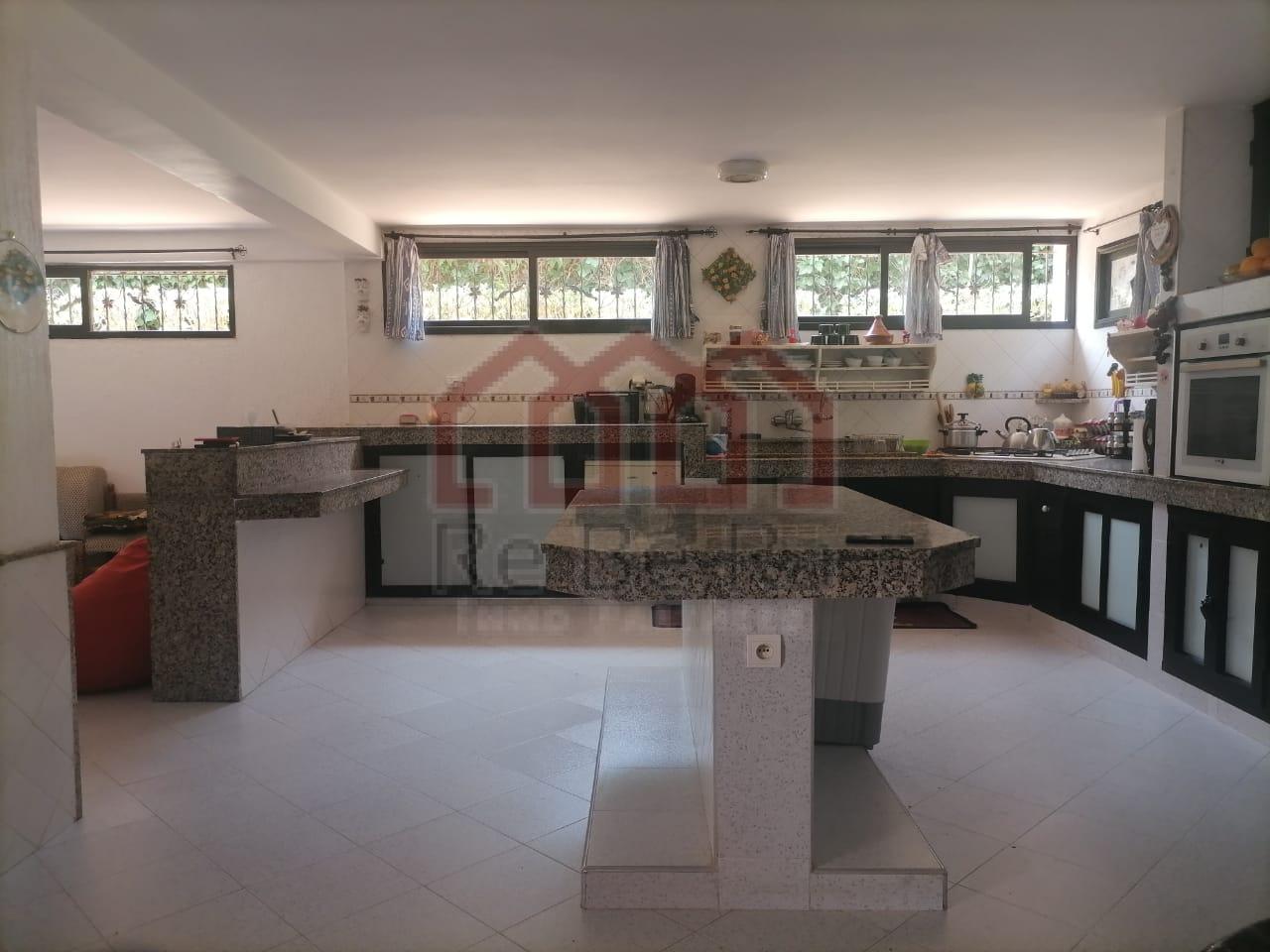 Villa 275 m² à indéfini — 9