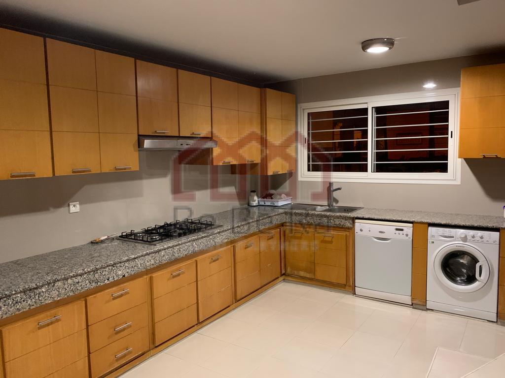 Villa 300 m² à indéfini — 6
