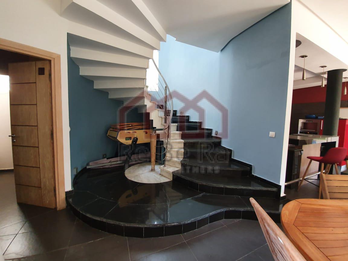 Villa 610 m² f indéfini — 8