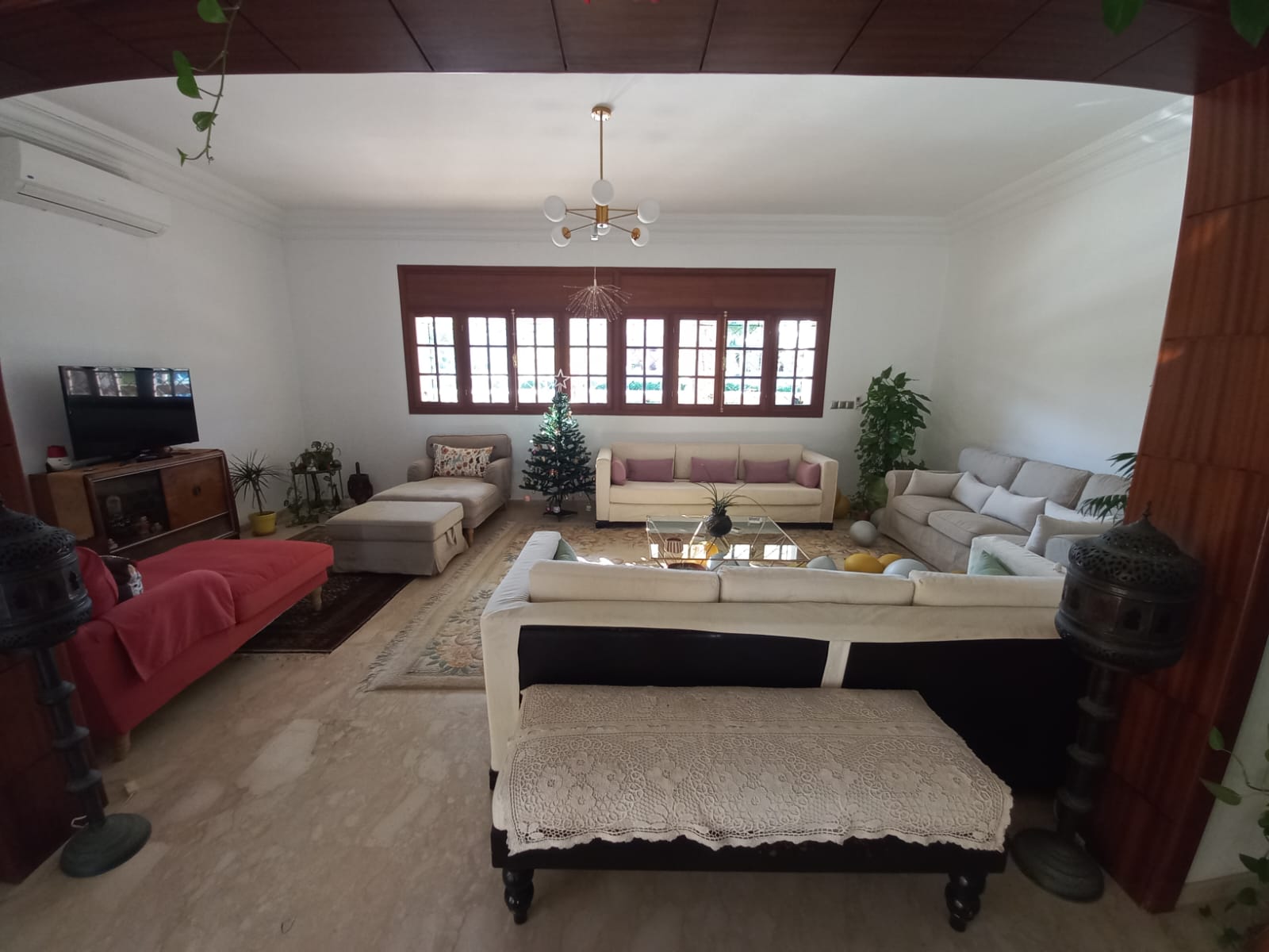 Trés Joli Villa plain pied avec un beau jardin et piscine — 2