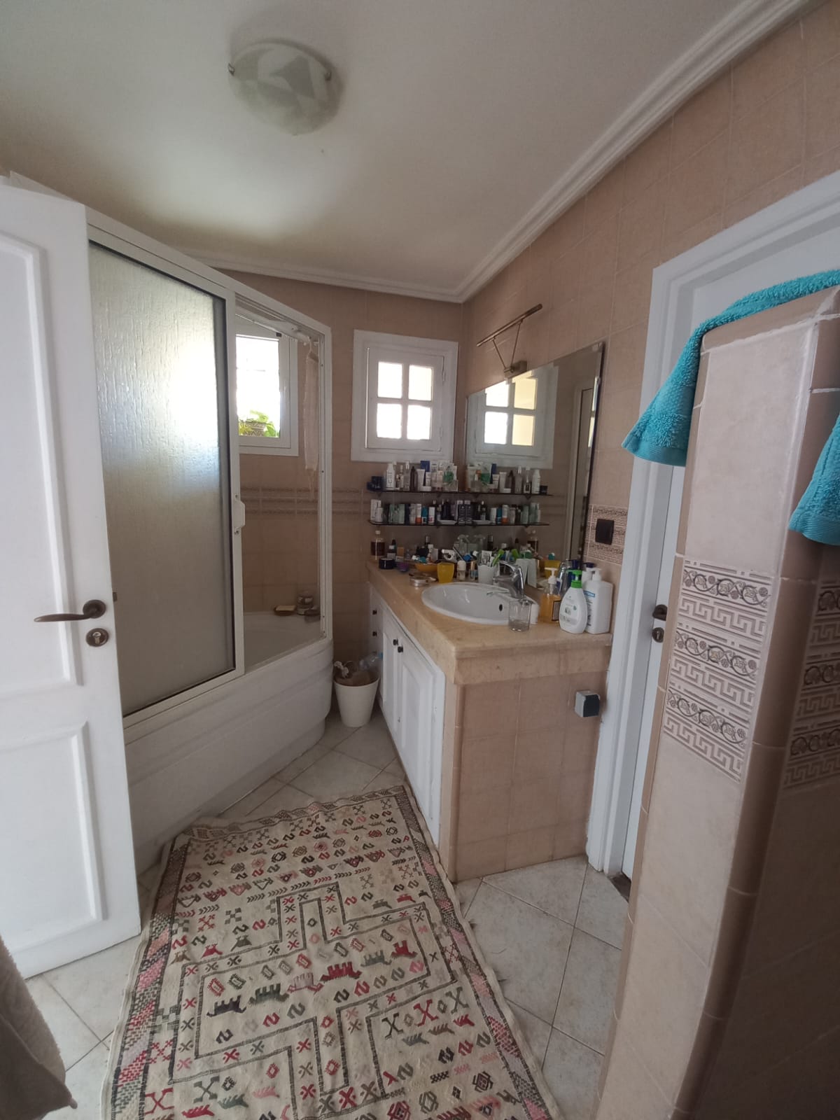 Trés Joli Villa plain pied avec un beau jardin et piscine — 4