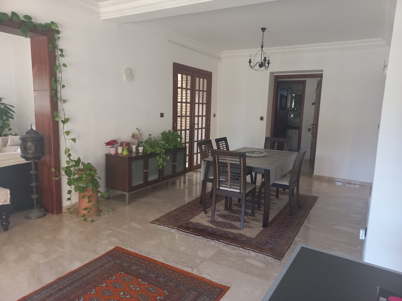 Trés Joli Villa plain pied avec un beau jardin et piscine — 6