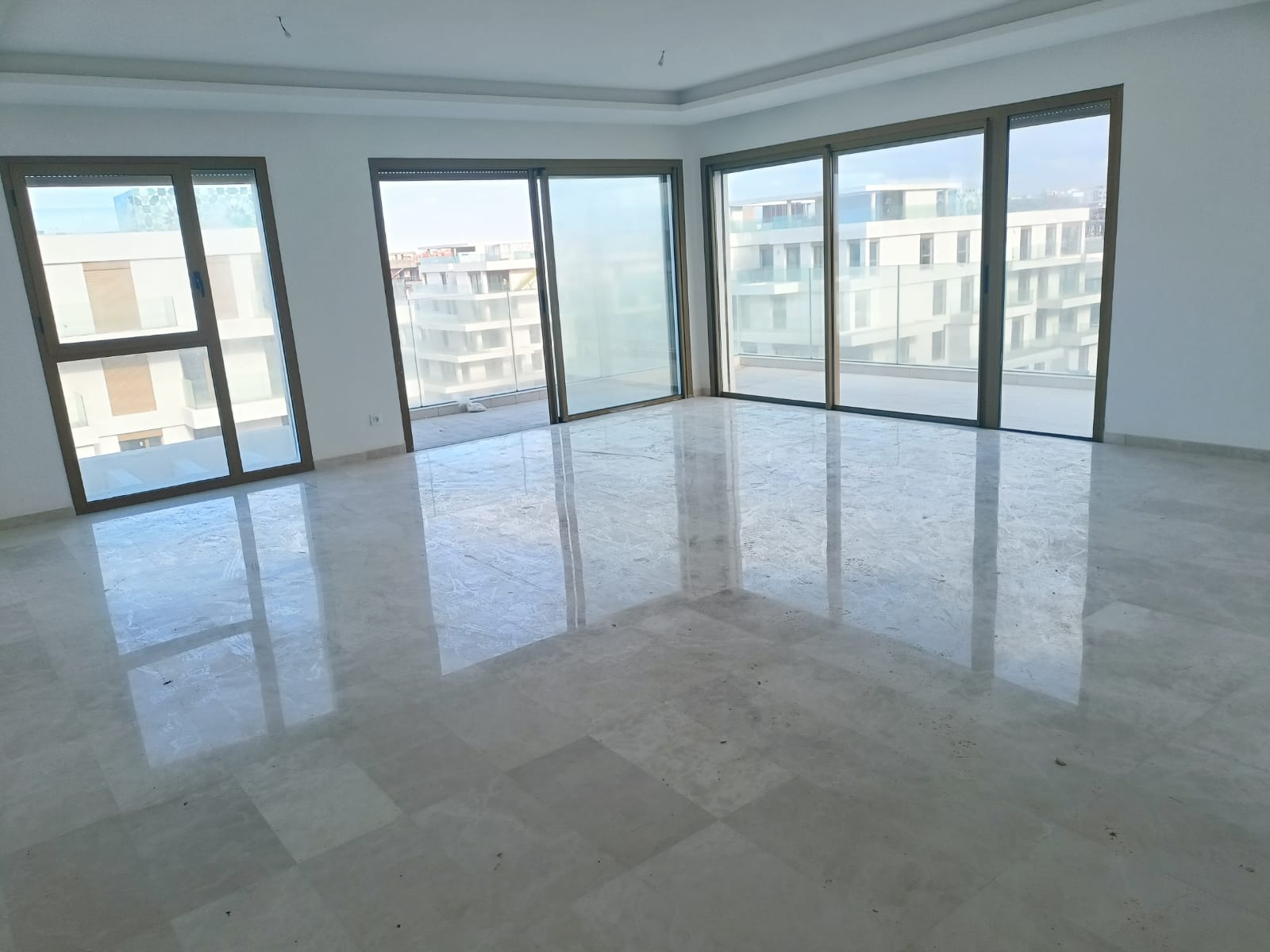 Appartement avec 3 façades vue sur mer